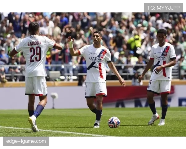 贝肯鲍尔传球艺术重塑现代足球控场理念，彰显卓越组织与技战术智慧