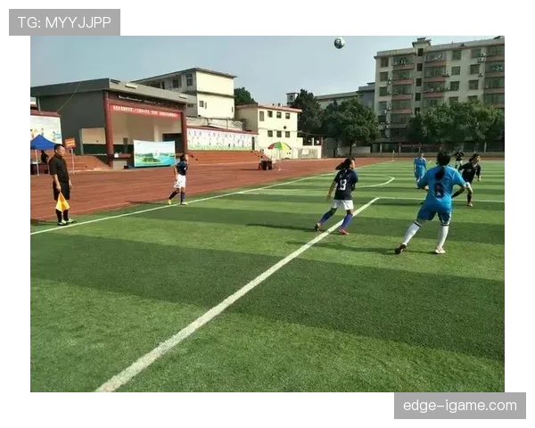 裁判鸣哨时机规则拆解:哪些瞬间必须立即终止比赛? 裁判鸣哨时机规则拆解:哪些瞬间必须立即终止比赛?